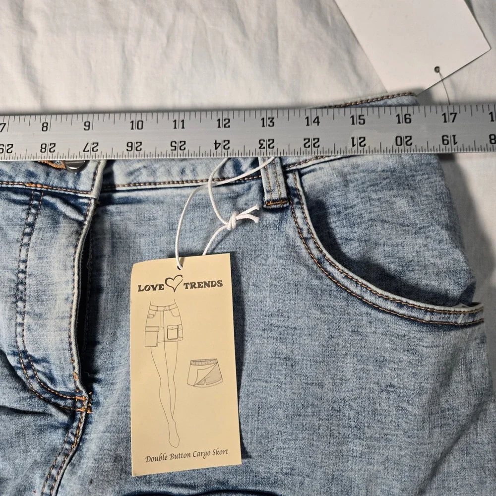 Love Trends Skort Double‎ Button Cargo Light Wash Denim Mini Skirt Size 11 NWT